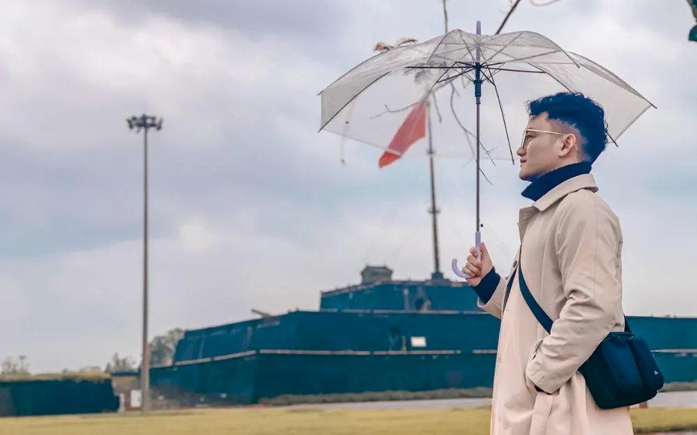 Áo blazer phối cùng len cổ lộ là trang phục hoàn hảo cho các chàng 